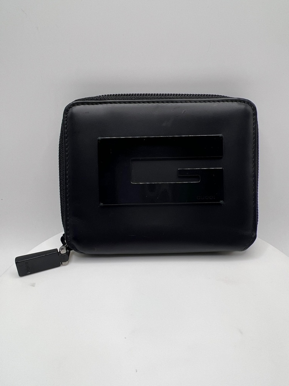 7050. Authentic Gucci Black Leather Zip Wallet with Glossy Logo. Made in Italy. - Picture 2 of 16